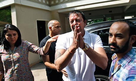 Centre asking Maharashtra Govt to reduce Sanjay Dutt’s sentence on humanitarian grounds