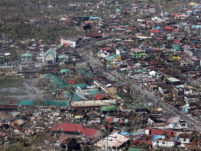 Super typhoon Haiyan kills over 10,000 in Philippines destruction