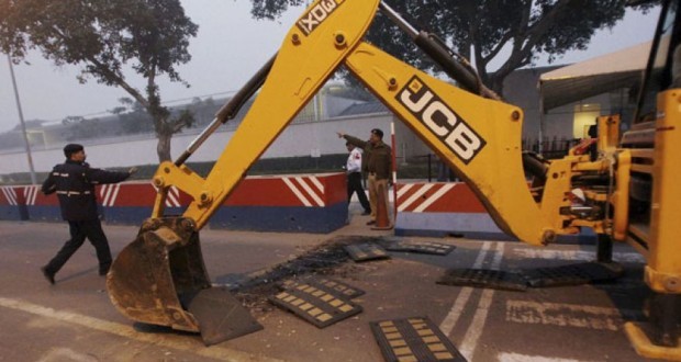 India demolishes US embassy barriers after diplomat’s arrest in America