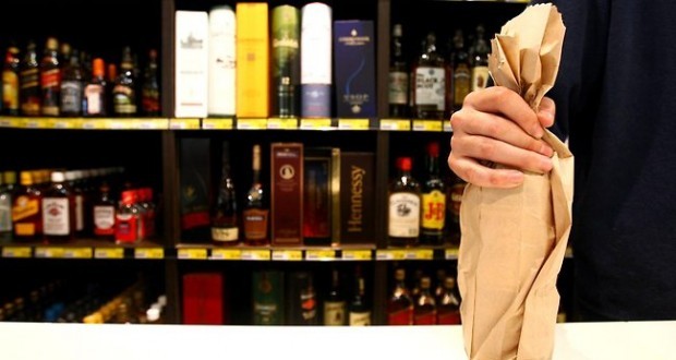 No more late-night drinks in Sydney, bottle shops to close at 10pm