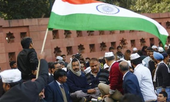 Arvind Kejriwal ends his anti-police protest after clashes