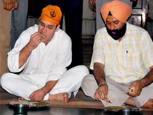 Sikh organizations to serve langar in front of Rahul Gandhi’s of house on Monday