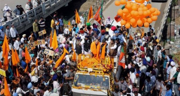 Gas balloon causes commotion at Arun Jaitley’s Amritsar road show