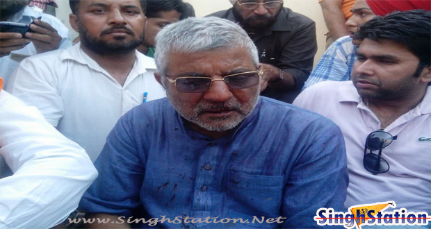 AAP’s Dr. Dharamveer Gandhi injured in an attack by SAD-BJP workers