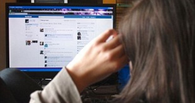 Mother’s Facebook Ban Leads Indian Teenager to Commit Suicide