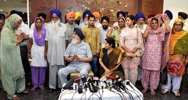 Sushma Swaraj and CM Badal meet families of kidnapped Punjabis in Iraq