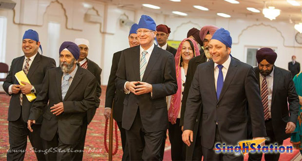 Napthine-visit-gurdwara-blackburn