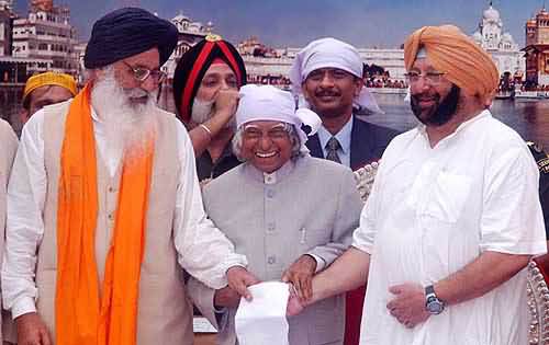 parkash-singh-badal-with-captain-amrinder-singh[1]