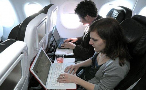 Qantas, Virgin approves use of in-flight electronic devices for first time