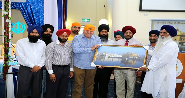 ray-hadley-visits-sikh-centre-glenwood