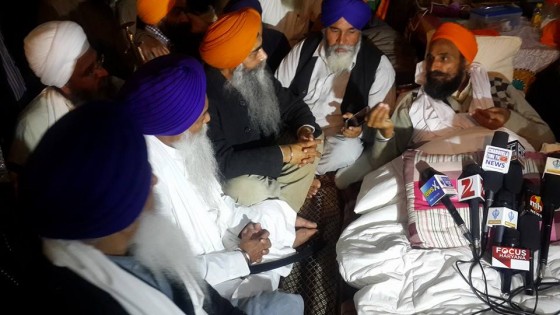 Giani-Gurbachan-Singh-and-others-meet-Gurbaksh-Singh-Khalsa