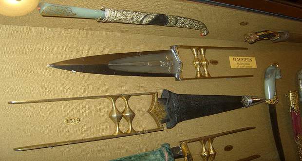 sikh-era-daggers