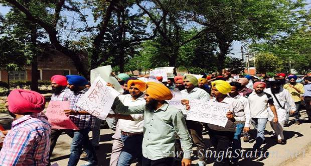 PunjabiUniversitystudentsprotestagainstNanakShahFakirMovie