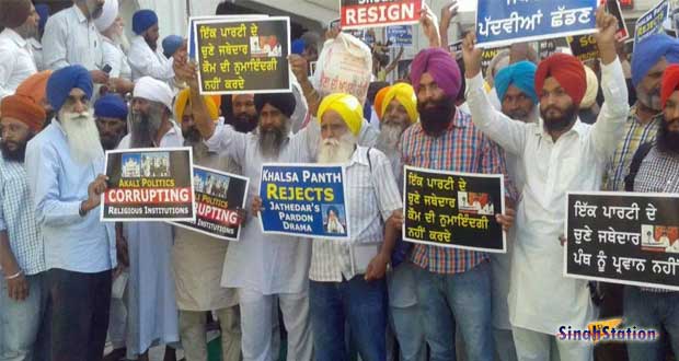 sikhs-protest-akal-takht-dera-apology