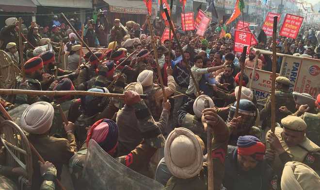 kejriwal batala visit protest