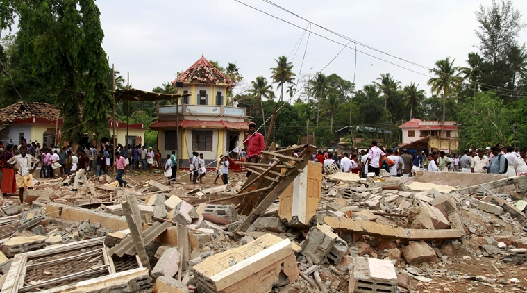 kollam kerala temple fire