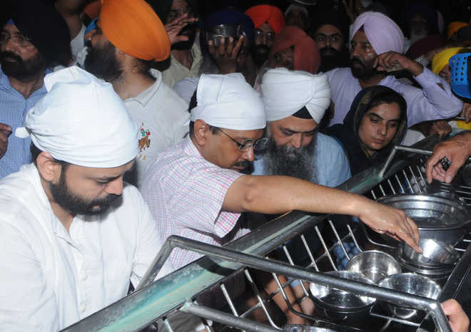 kejriwal sewa Golden Temple