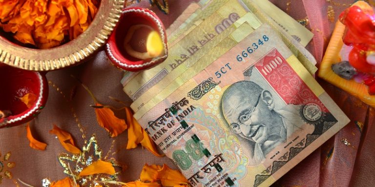 500-1000-rupee-note-pooja-event1