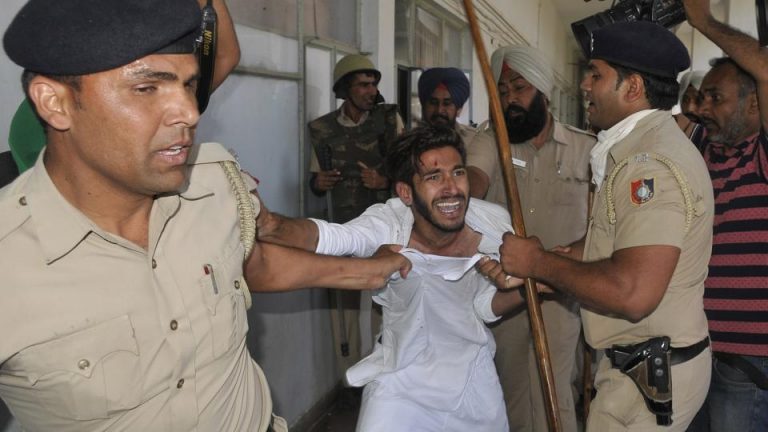 chandigarh-university-students-protest