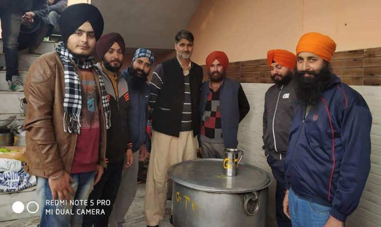 sikhs open langars stranded kashmiris