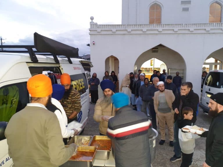 sikh volunteers serve iftar ramadan dandenong