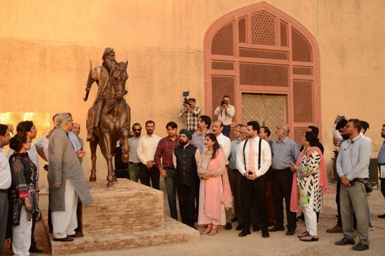 Maharaja-Ranjit-Singh-Sculpture-Unveiling-in-Lahore-Fort pakistan