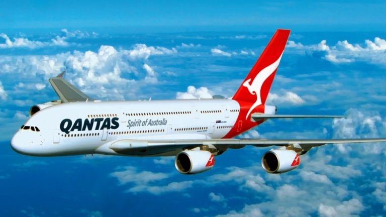 qantas sydney to delhi